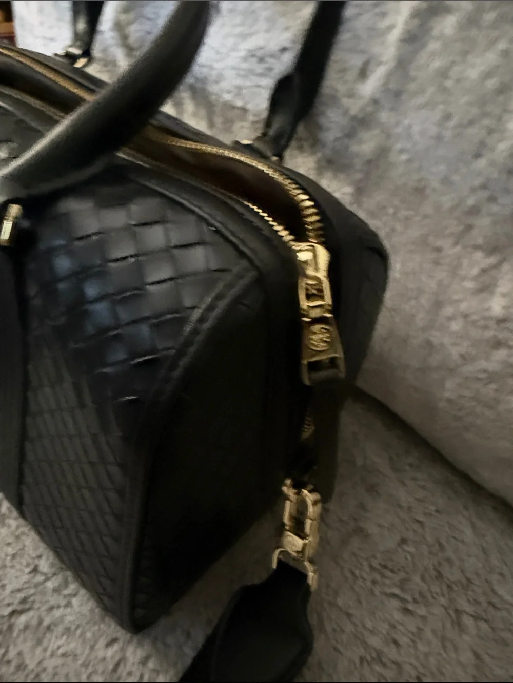 Tory Burch Black Woven Leather Messenger Bag with Gold Hardware - Picture 3 of 6